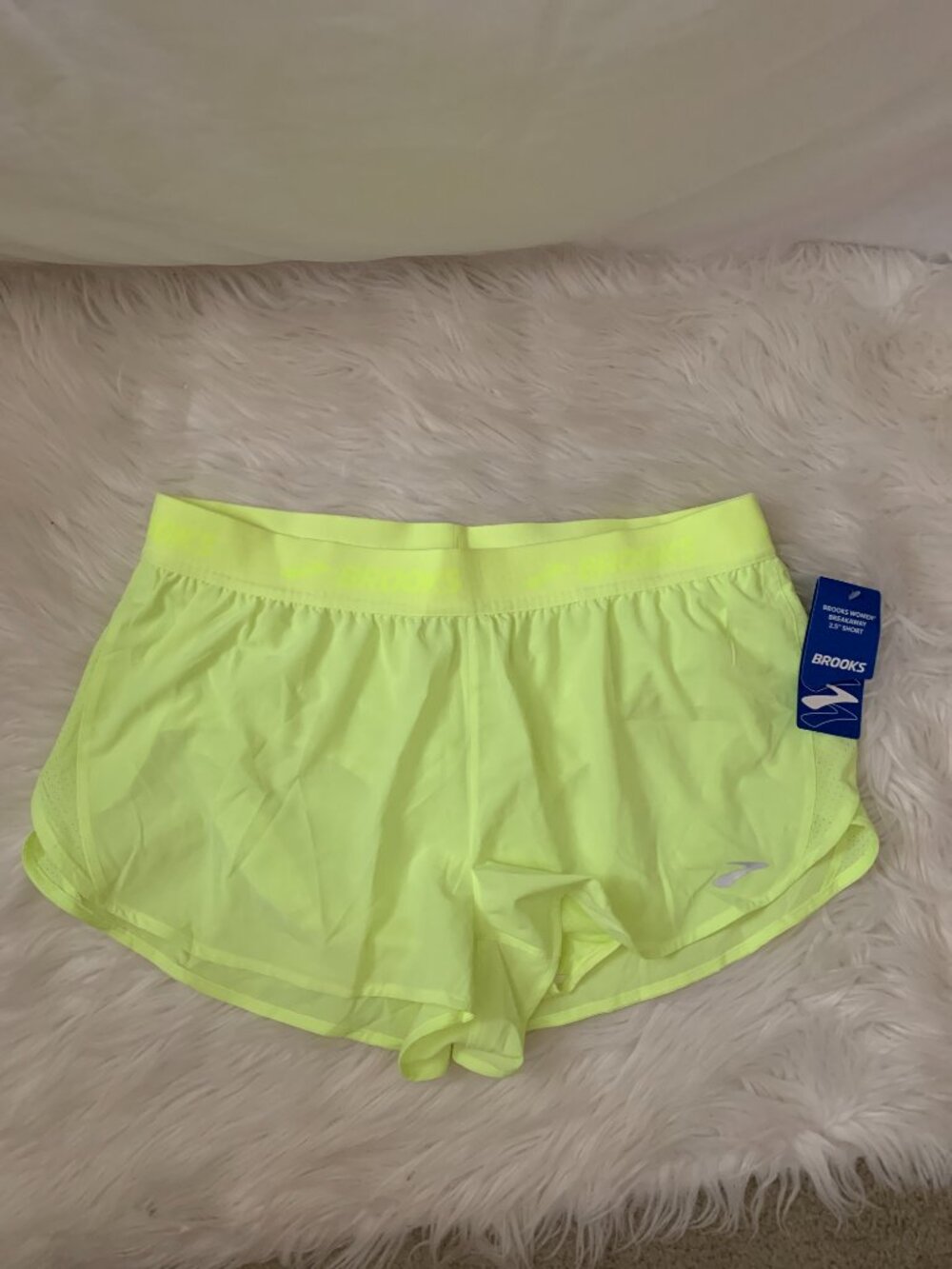 BROOKS Breakaway 2.5" Shorts in Neon Yelllow Sz LARGE